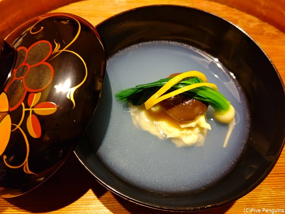 ハマグリと筍の真丈。筍の食感が楽しい。