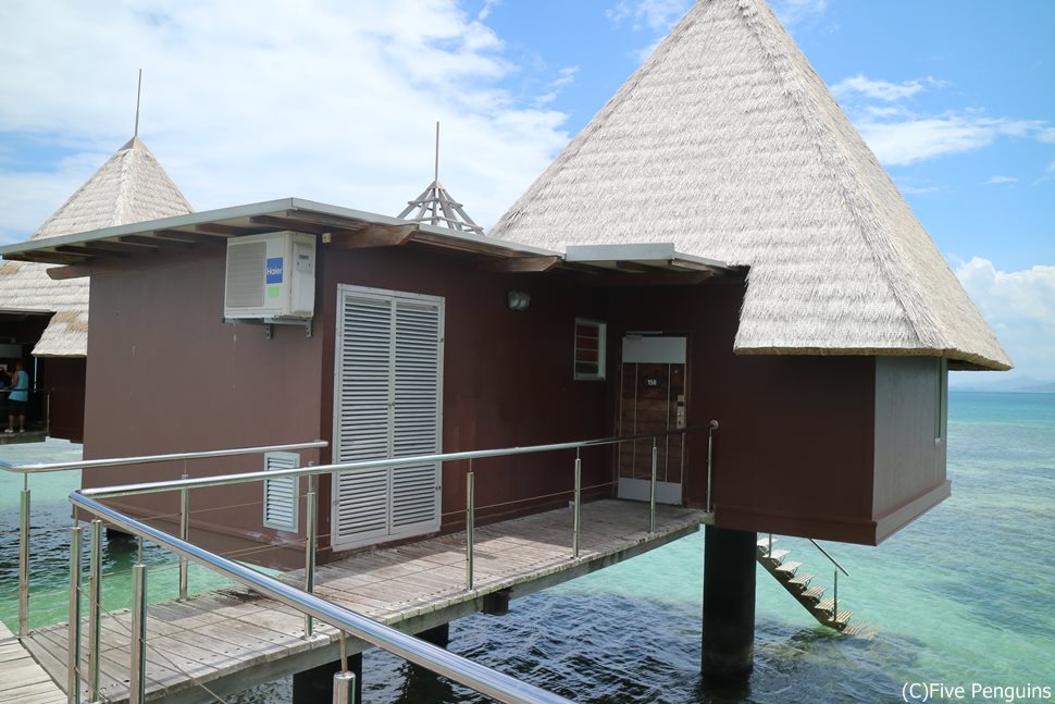 ニューカレドニア唯一の水上コテージを誇るホテル