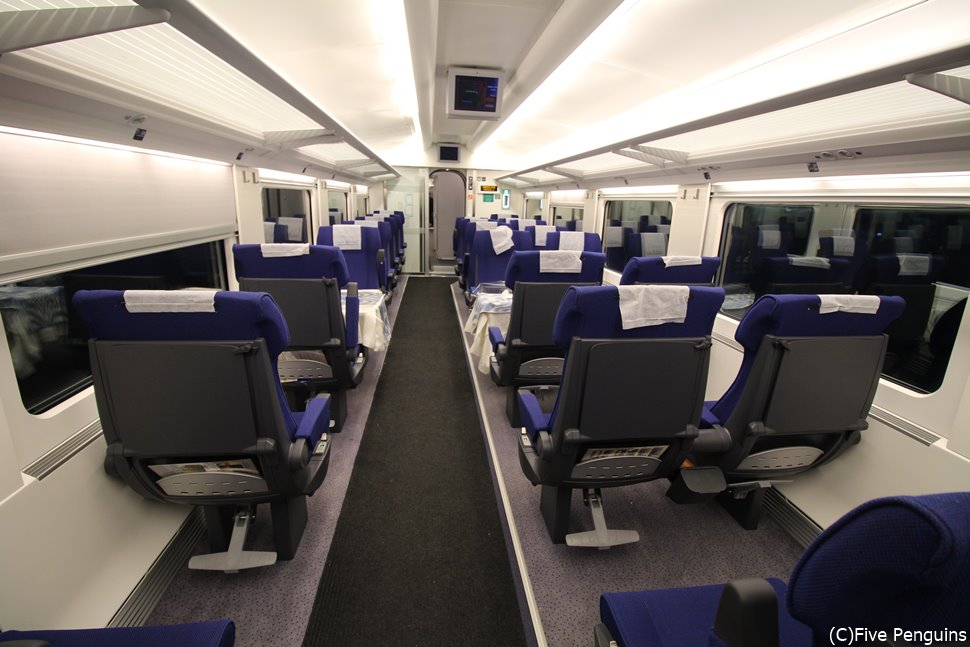 エコノミー座席でも快適な高速鉄道<アフラシャブ号>