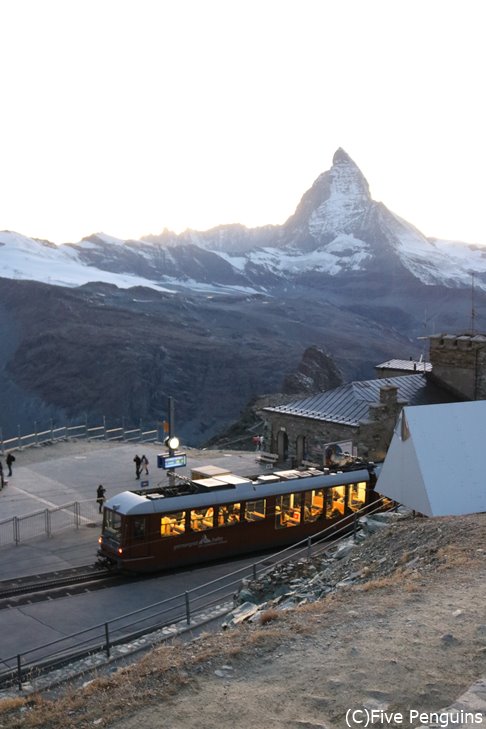 ツェルマットから登山電車でマッターホルンが見える駅へ