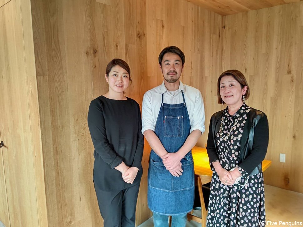 シェフ吉田貴文氏と奥様と一緒に