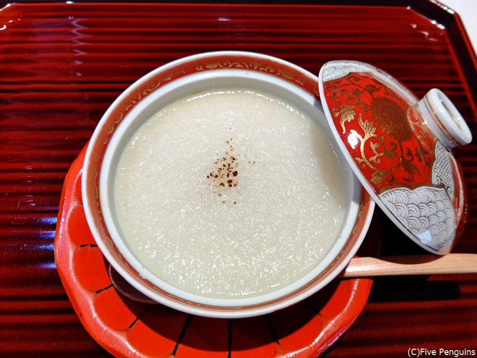 フォアグラの茶わん蒸しは見た目を裏切る美味しさ