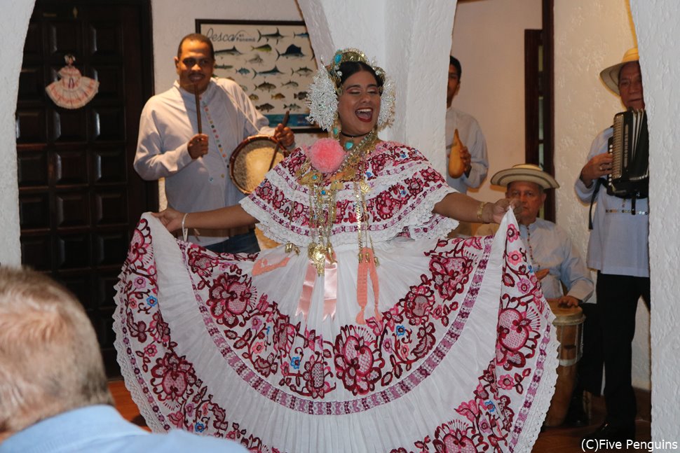 パナマの伝統的なダンスショー