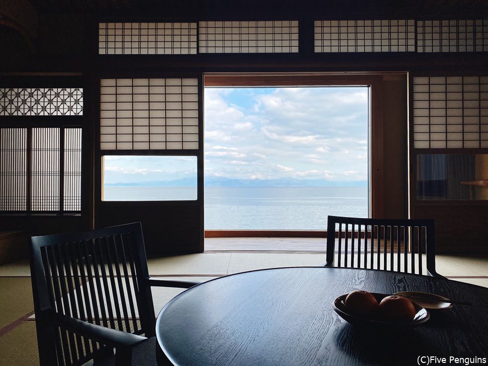 部屋からの眺めのすべてが琵琶湖という贅沢