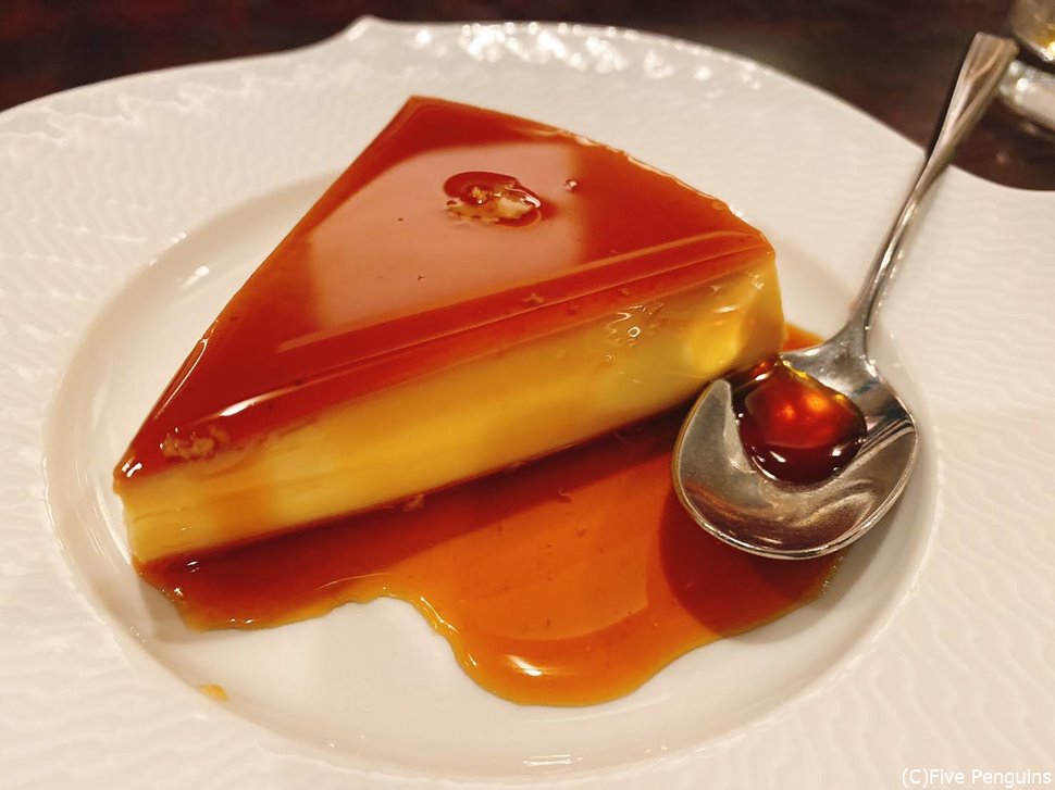 デザートはアイスかプリン。昔ながらの味が美味しい。