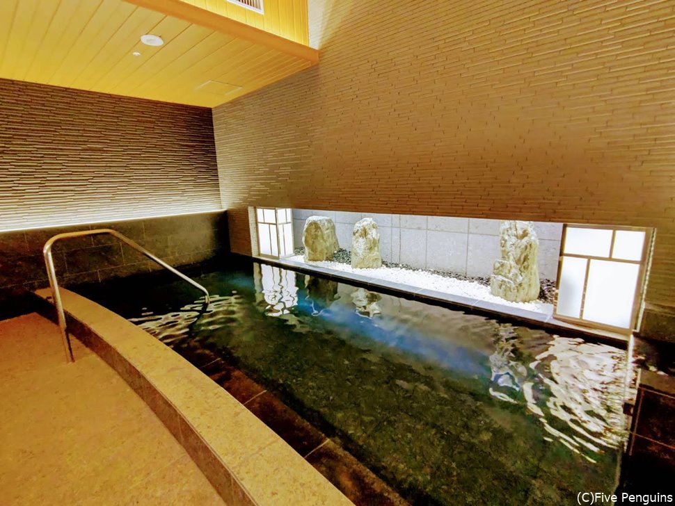 温泉気分の味わえる心地よい大浴場が嬉しい