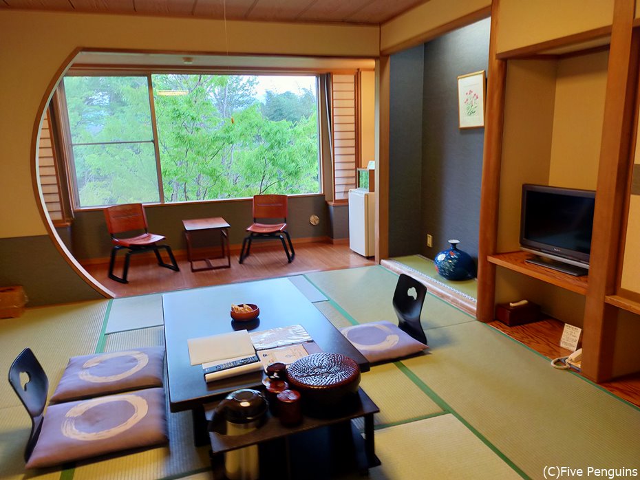 川に面した10畳の和室