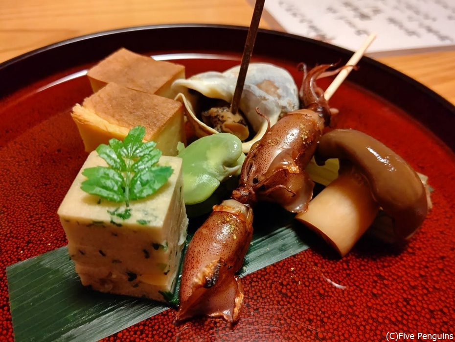 ホタルイカ、バイ貝、大黒しめじなどの前菜