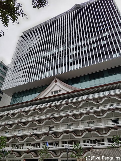 新歌舞伎座を残した外観。南海ナンバ駅から徒歩2分