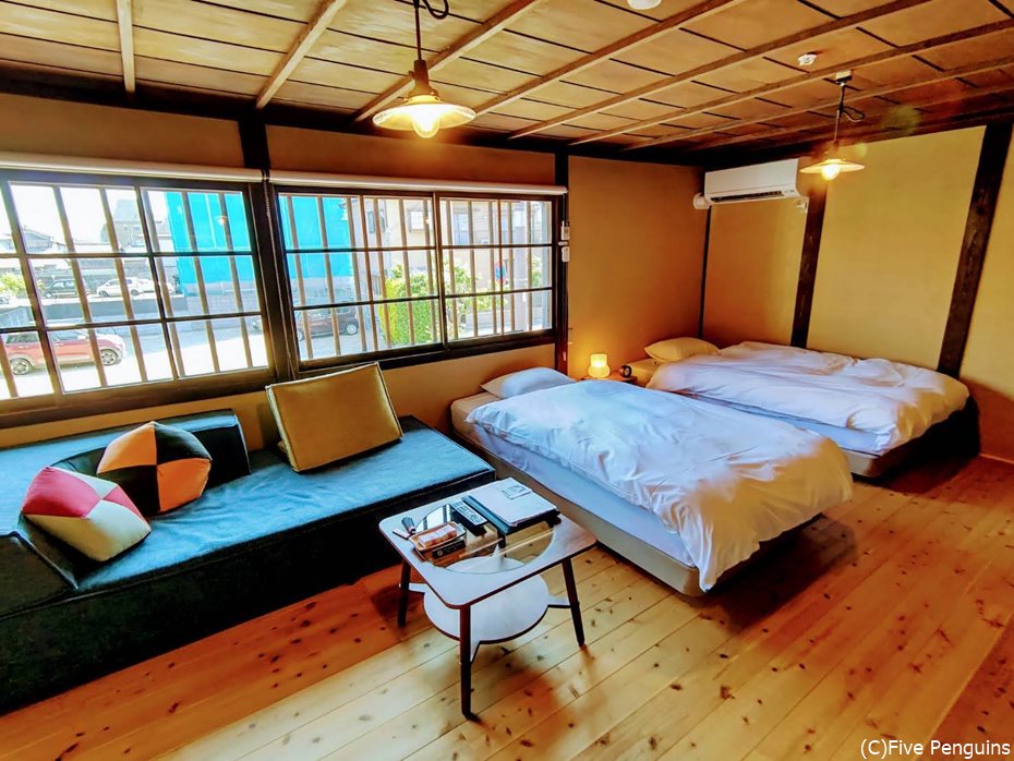 紅緋(べにひ)の部屋は和モダンでくつろげる