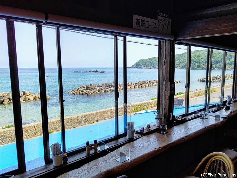 目の前に海が広がる素敵なロケーション