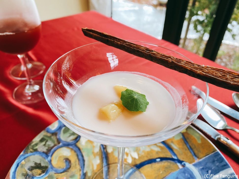 この時期の名物「桃のスープ」