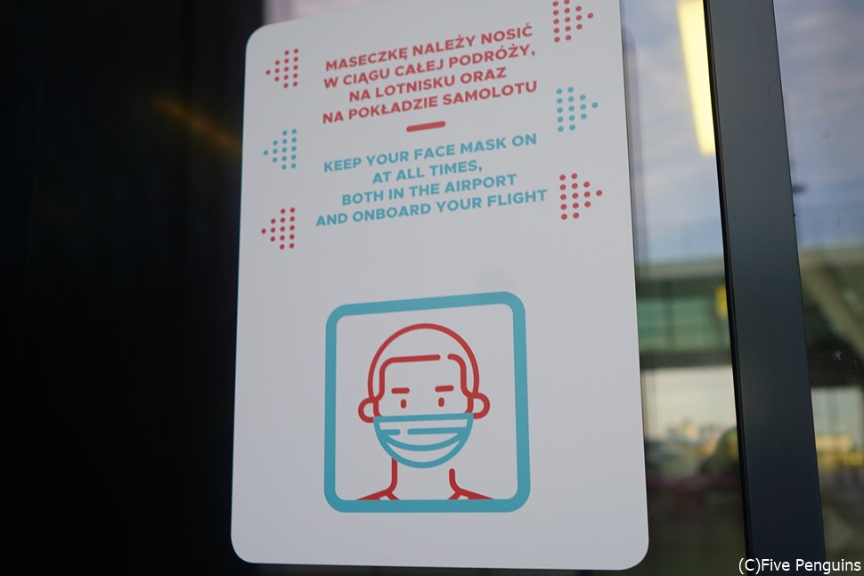 空港で見られるコロナ予防の張り紙