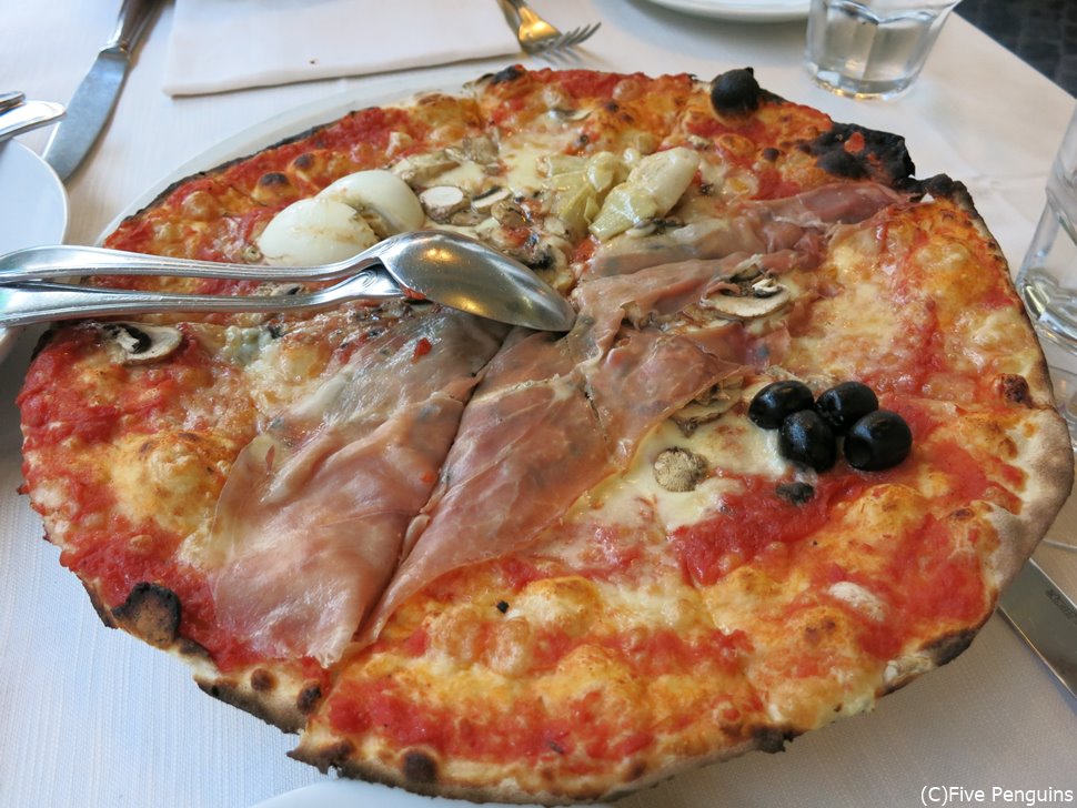 イタリアに行ったらやっぱり外せない本場のピッツァ!もちもちのチーズが美味