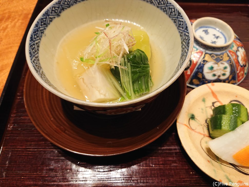き合せと漬物。漬物の大根もとびきり美味しい