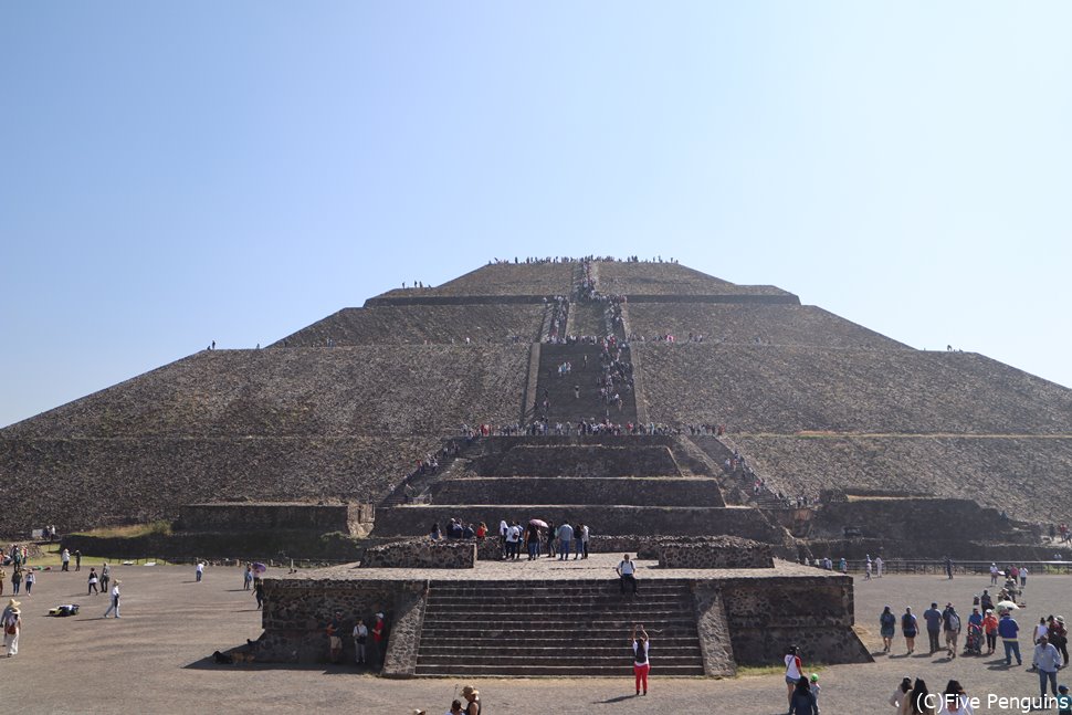 テオティワカン遺跡「太陽のピラミッド」＜メキシコシティ＞