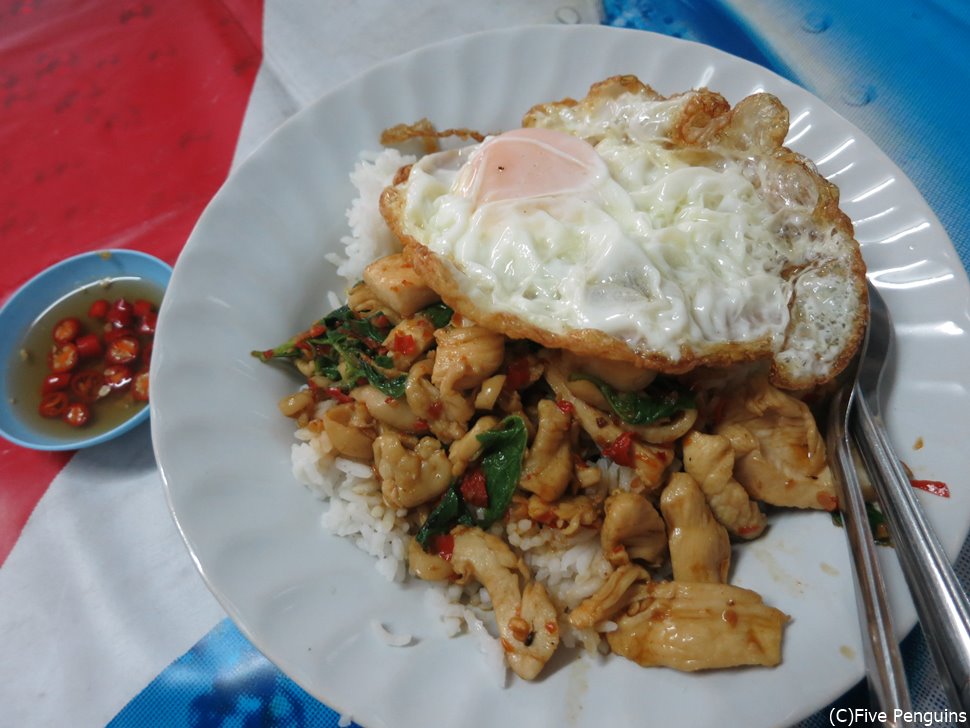 タイ料理ガパオ!想像以上に辛く、辛いもの苦手な私の舌がやられました。
