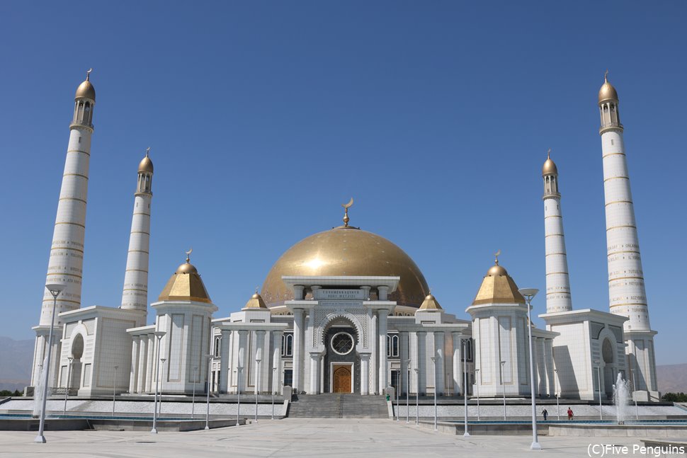 中央アジア最大のモスク　トルクメンバシ ルーヒー モスク