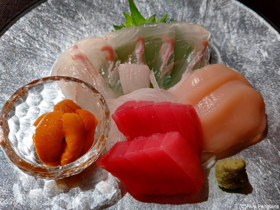 お刺身ではメニューになかった帆立をサービス!分厚くてほんのり甘くて絶品