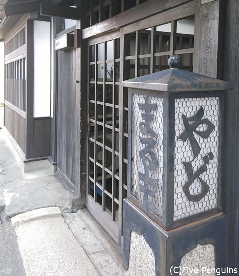 宿の入口にある看板もとても素敵