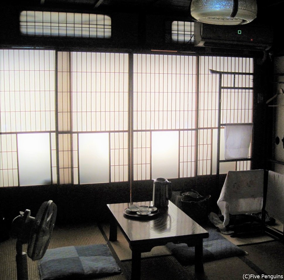 宿泊はいつも同じ部屋、陰翳礼讃と毎回思う朝の部屋