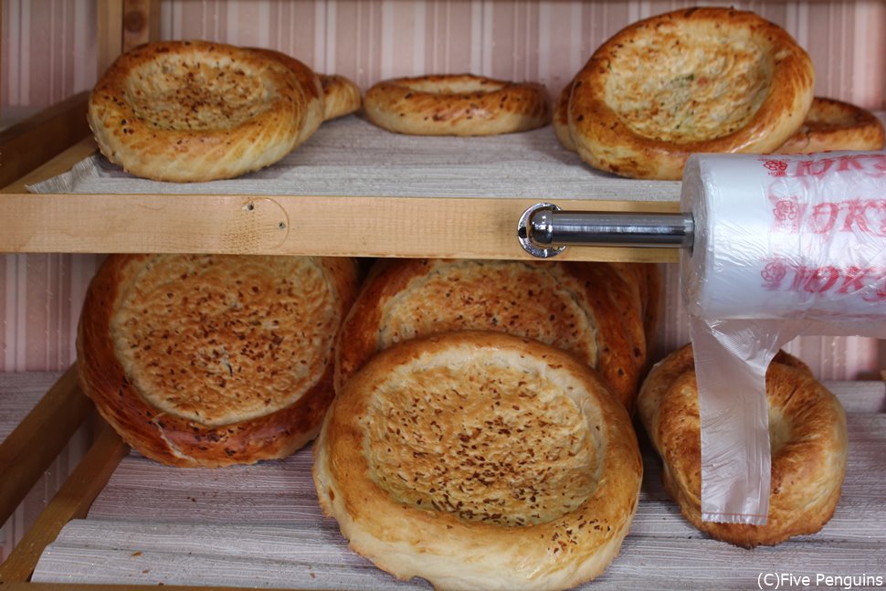 カラコルのパン屋さんで売っている「ノン」