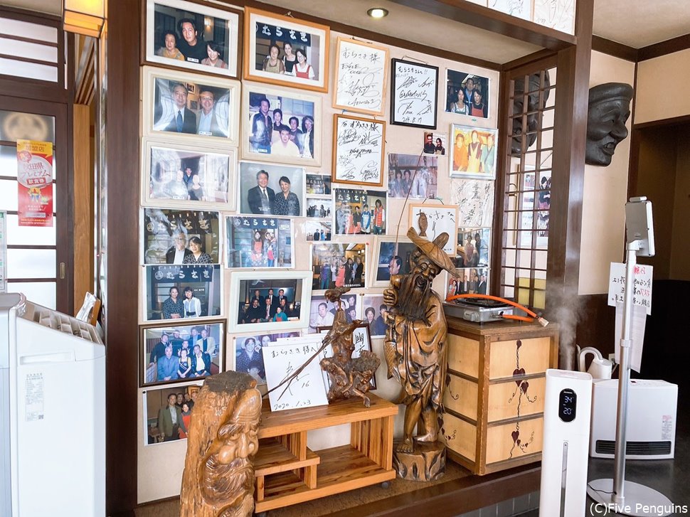 有名人のサインもいっぱい!さすが名店です。