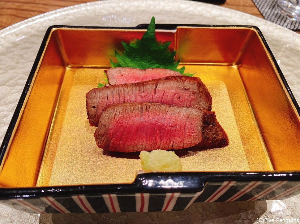 定番のヒレ肉は火入れが抜群で、山葵と一緒にいただくのが最高。