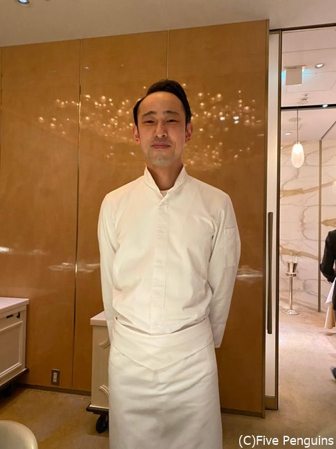 新料理長の栗田雄平氏。