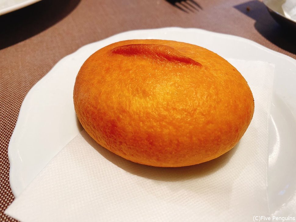 ピロシキは揚げ立てで最高!ひき肉とゆで卵入り!