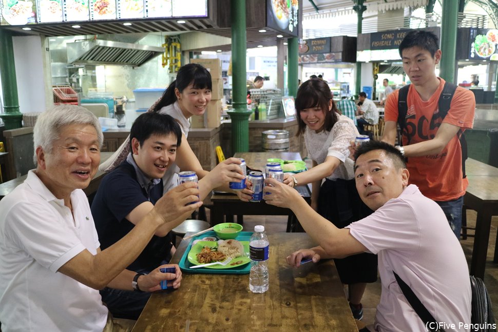 みんなで乾杯!!ホーカーズ(屋台飯に舌鼓)