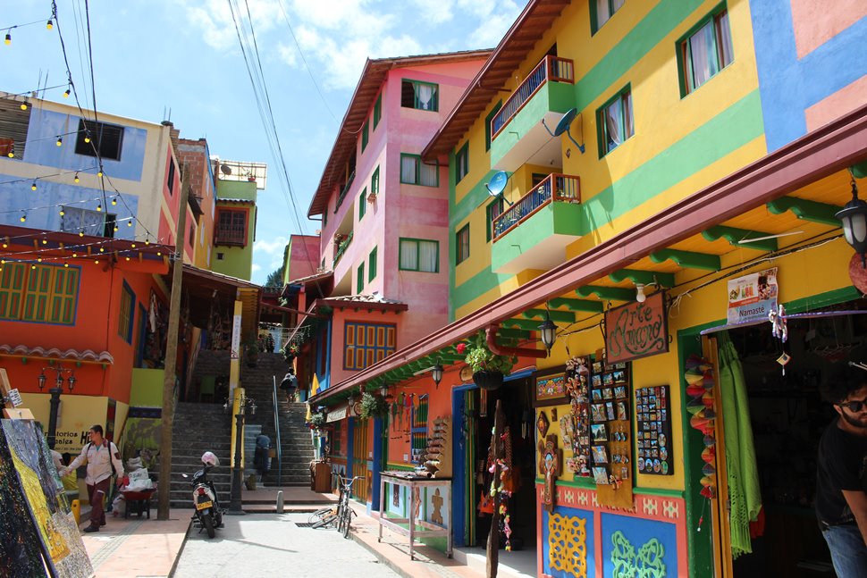 【こんな国あります!!世界の秘境】珈琲だけじゃない!コロンビアの秘密その2 ページ 2 ファイブ・ペンギンズ